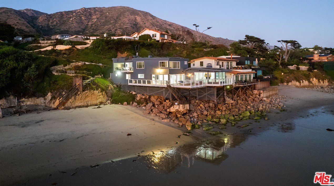 31974 Pacific Coast Hwy, Malibu CA  90265-2506 exterior