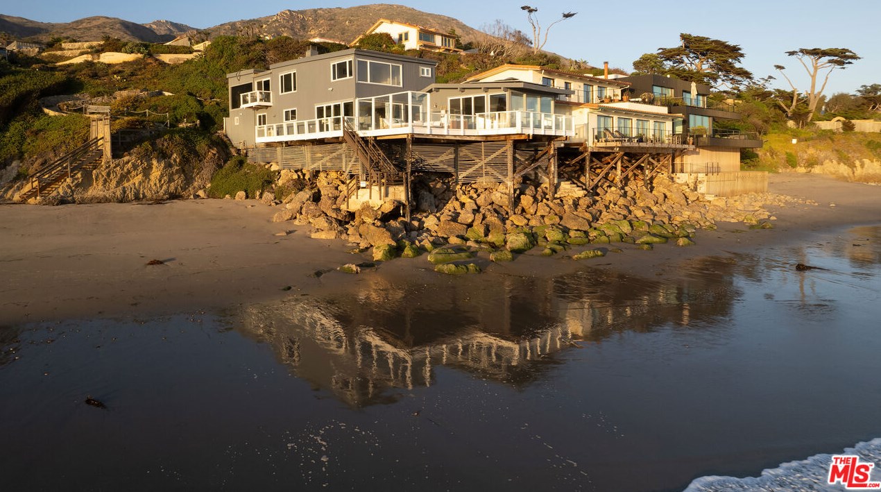 31974 Pacific Coast Hwy, Malibu CA  90265-2506 exterior