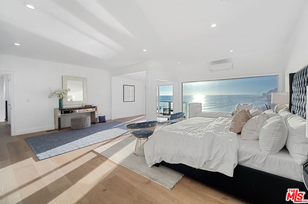 31974 Pacific Coast Hwy, Malibu CA  90265-2506 exterior