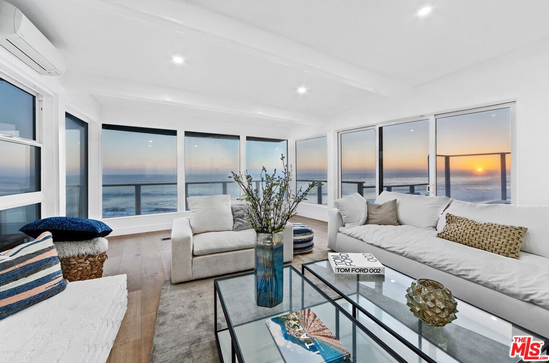 31974 Pacific Coast Hwy, Malibu CA  90265-2506 exterior