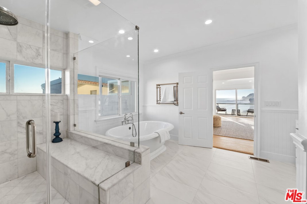31974 Pacific Coast Hwy, Malibu CA  90265-2506 exterior