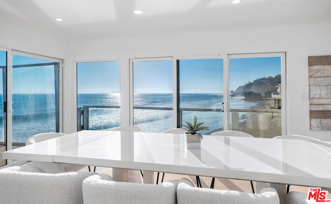 31974 Pacific Coast Hwy, Malibu CA  90265-2506 exterior
