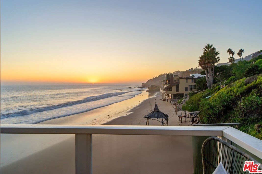 31974 Pacific Coast Hwy, Malibu CA  90265-2506 exterior