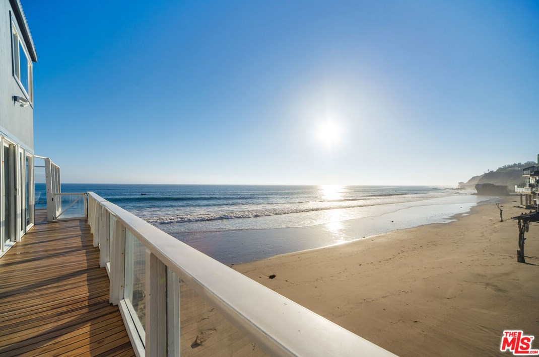 31974 Pacific Coast Hwy, Malibu CA  90265-2506 exterior