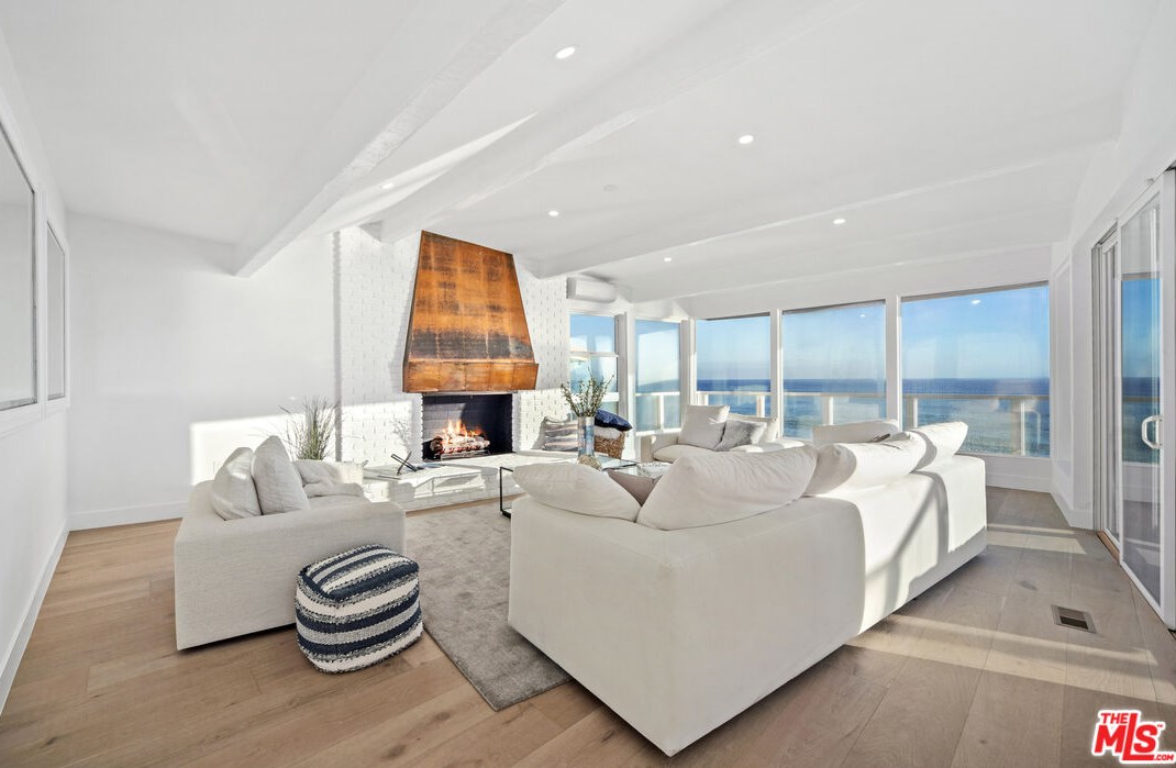 31974 Pacific Coast Hwy, Malibu CA  90265-2506 exterior