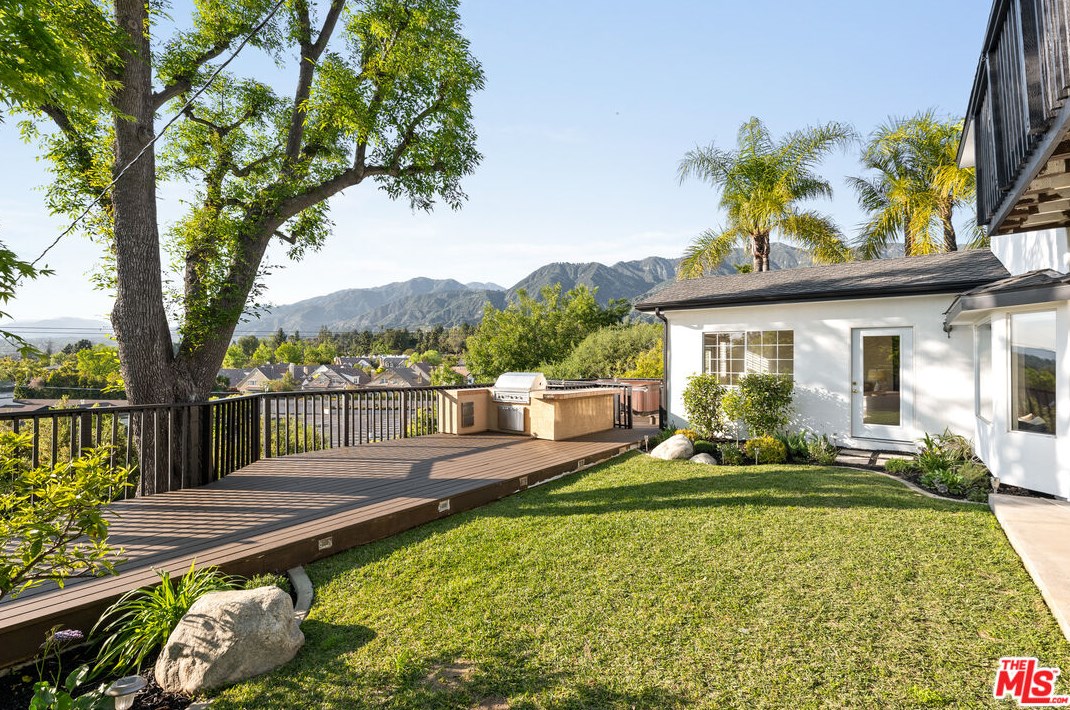 709 Rim Rd, Pasadena, CA 91107-2126