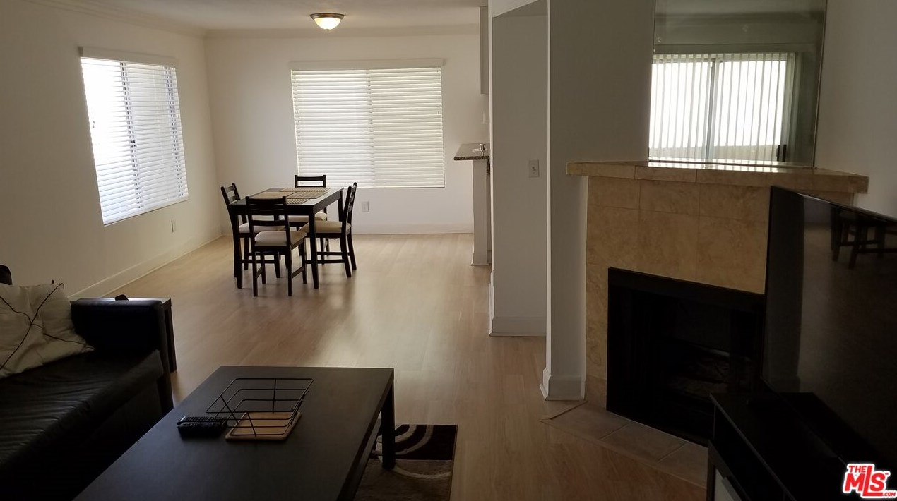 7035 Woodley Ave #120, Van Nuys, CA 91406