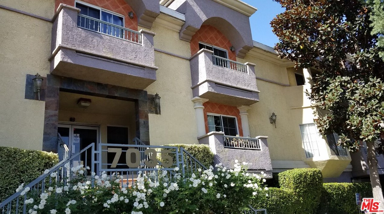 7035 Woodley Ave, Van Nuys CA  91406-3948 exterior