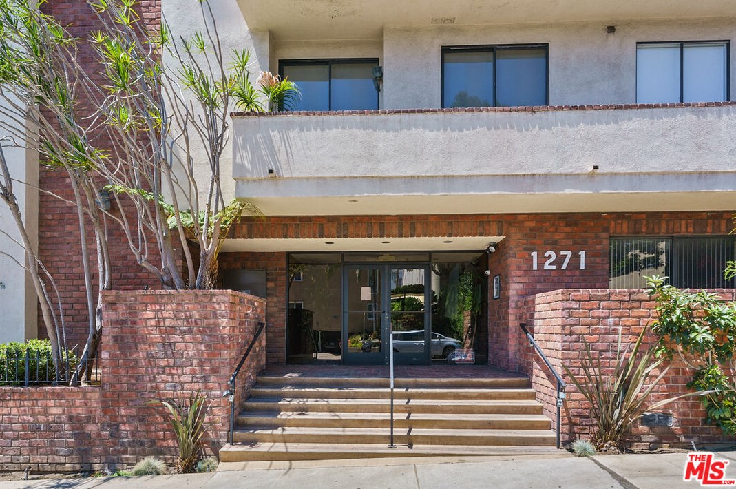 1271 Granville Ave, Los Angeles CA  90025-1662 exterior