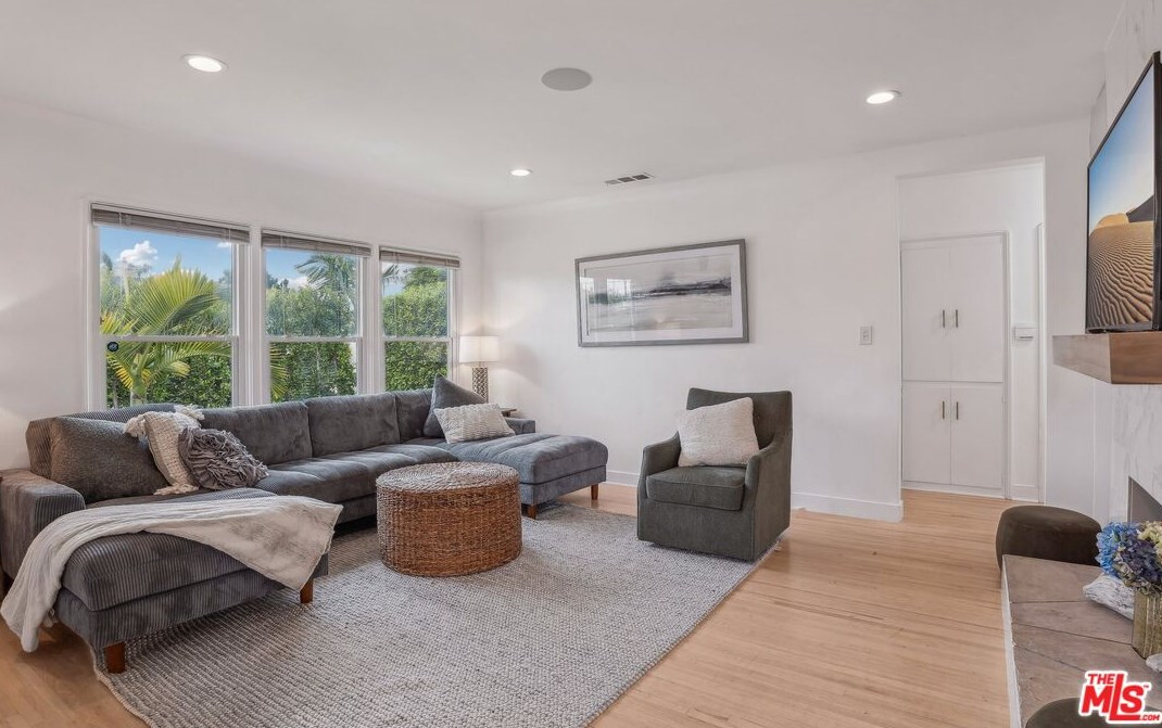 6015 83rd Pl, Los Angeles, CA 90045-3007
