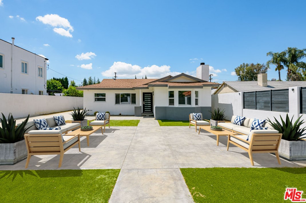 5825 Topeka Dr, Los Angeles, CA 91356-1317