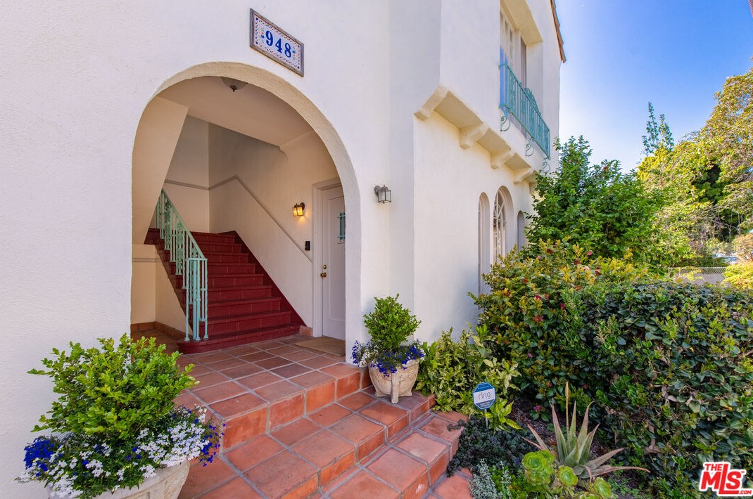 948 16th St, Santa Monica, CA 90403-3257