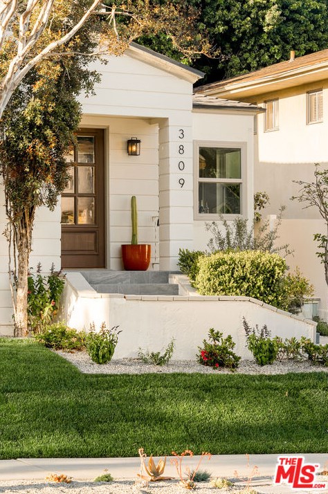3809 Fairway Blvd, Los Angeles, CA 90043-1148