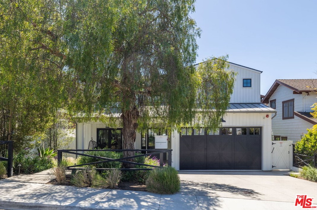 1320 9th St, Manhattan Beach, CA 90266