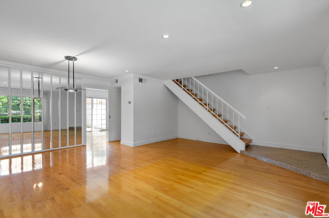 6520 Tampa Ave #3, Los Angeles, CA 91335