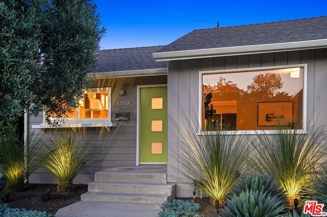 13601 Emelita St, Van Nuys, CA 91401