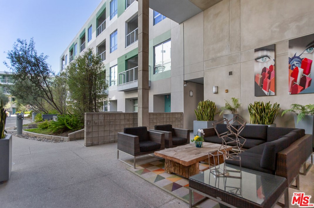 11500 Tennessee Ave, Los Angeles CA  90064-1594 exterior