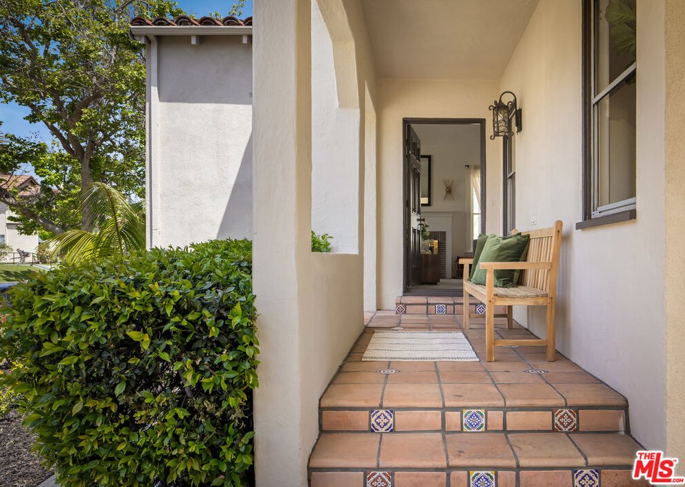 524 Citrus Ave, Los Angeles, CA 90036-2059