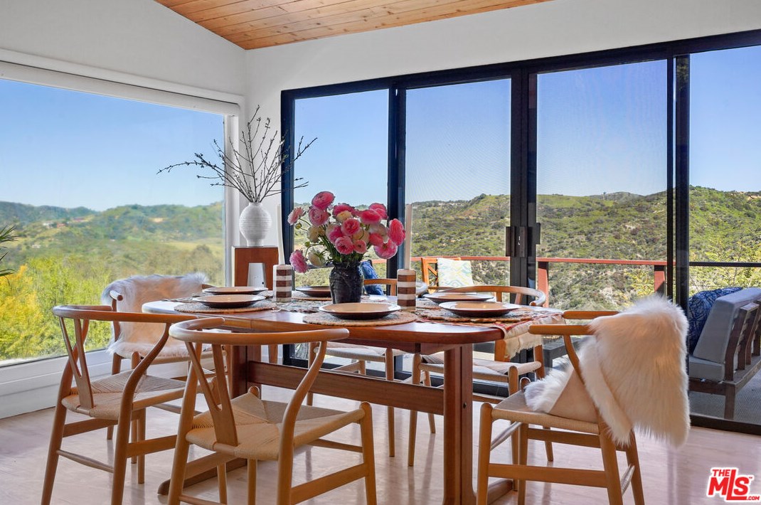 1557 Penny Rd, Topanga, CA 90290
