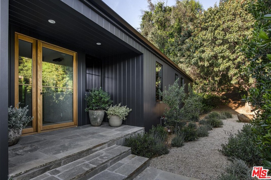 3378 Canton Ln, North Hollywood, CA 91604