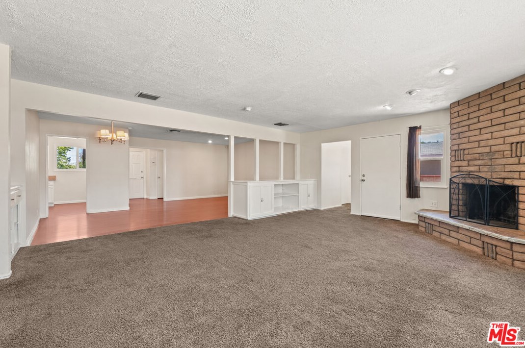 44025 Date Ave, Lancaster CA  93534-4425 exterior