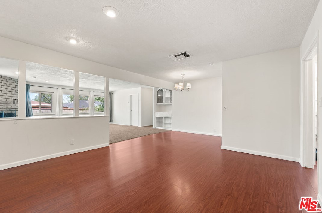 44025 Date Ave, Lancaster CA  93534-4425 exterior