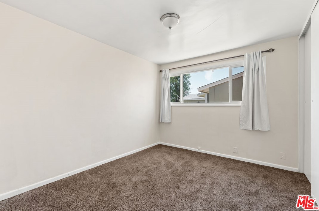 44025 Date Ave, Lancaster CA  93534-4425 exterior