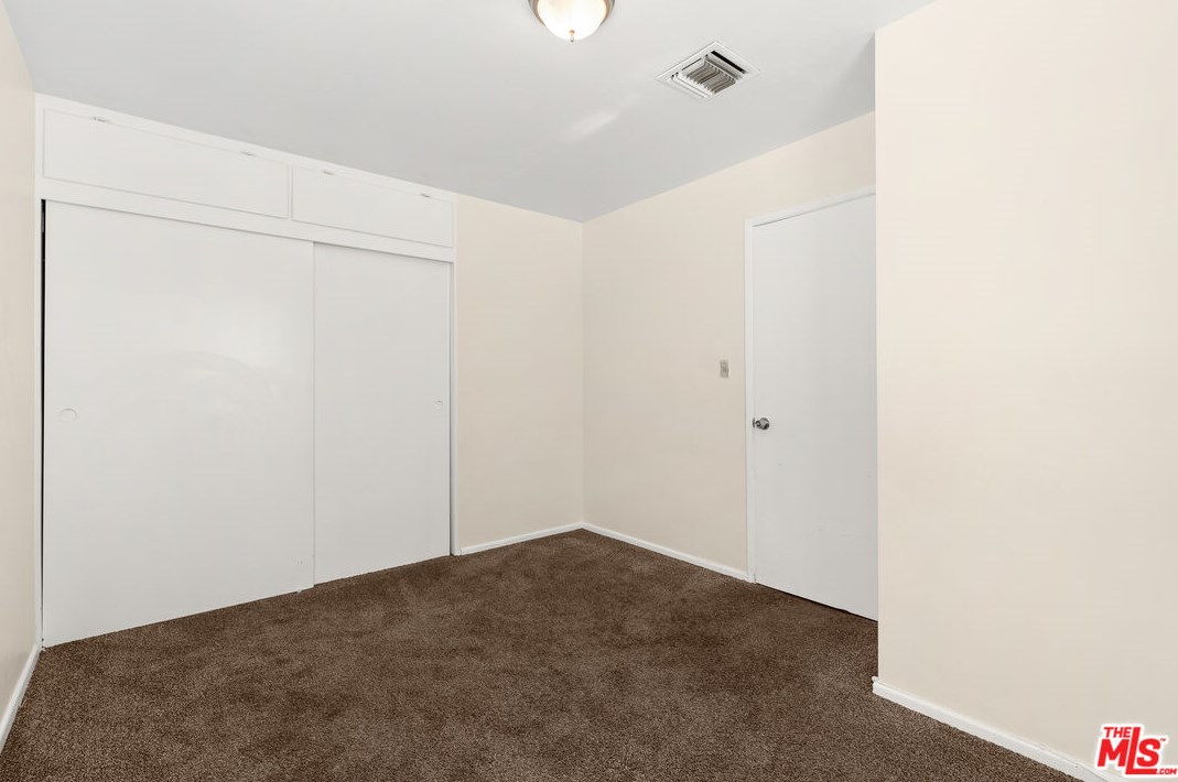 44025 Date Ave, Lancaster CA  93534-4425 exterior