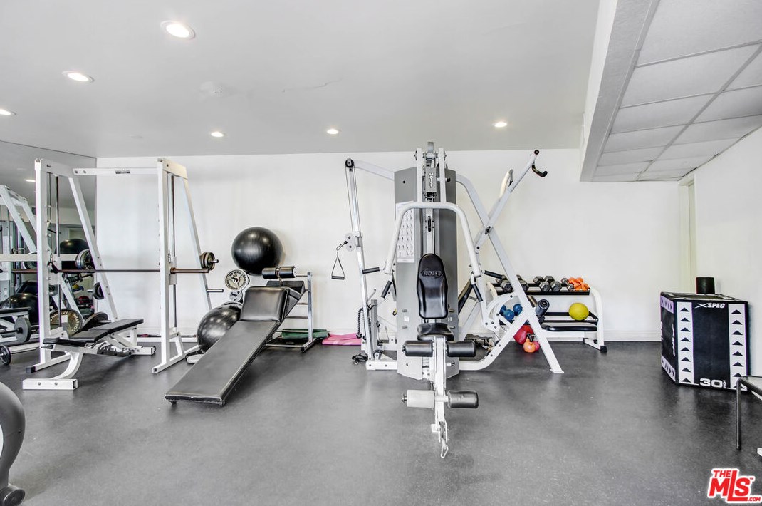 2385 Roscomare Rd, Los Angeles CA  90077-1838 exterior