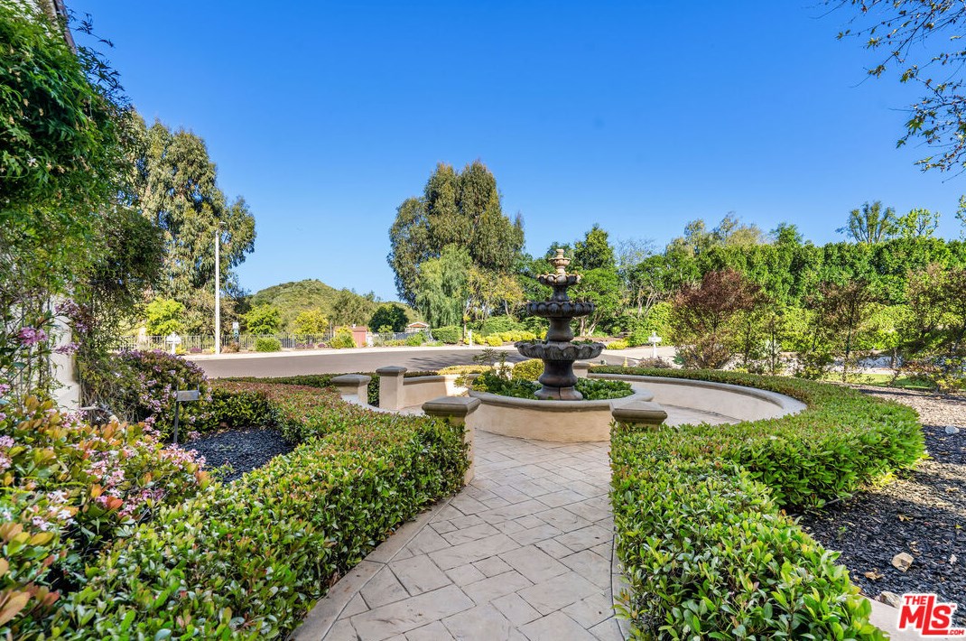 21010 Mendenhall Ct, Topanga, CA 90290-4481