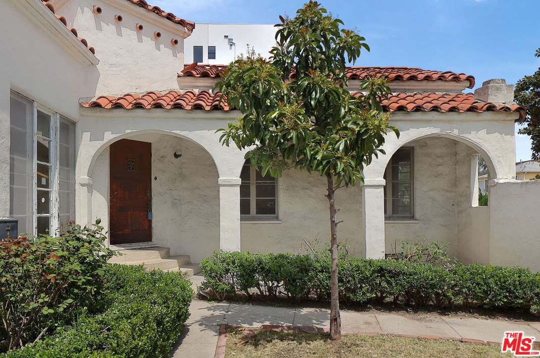 1063 Corning St, Los Angeles, CA 90035-2003
