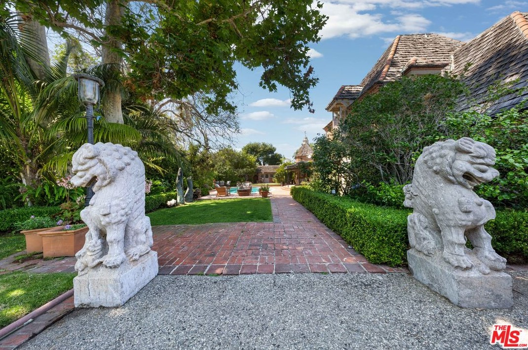 120 Larkin Pl, Santa Monica, CA 90402