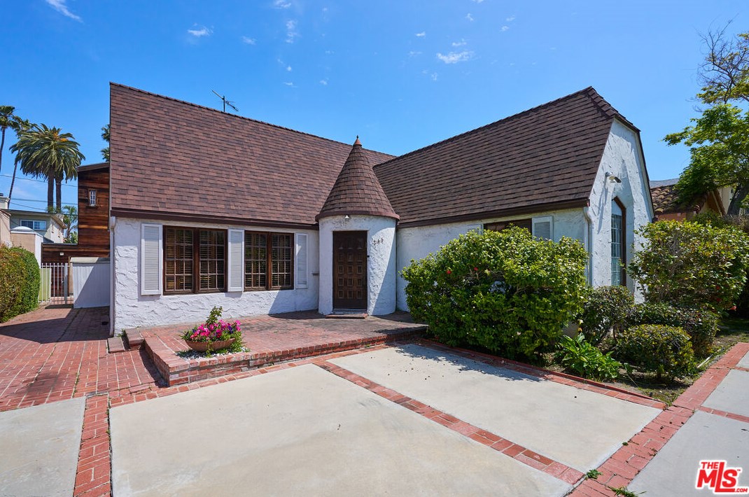 248 Maple Dr, Beverly Hills, CA 90210-4902