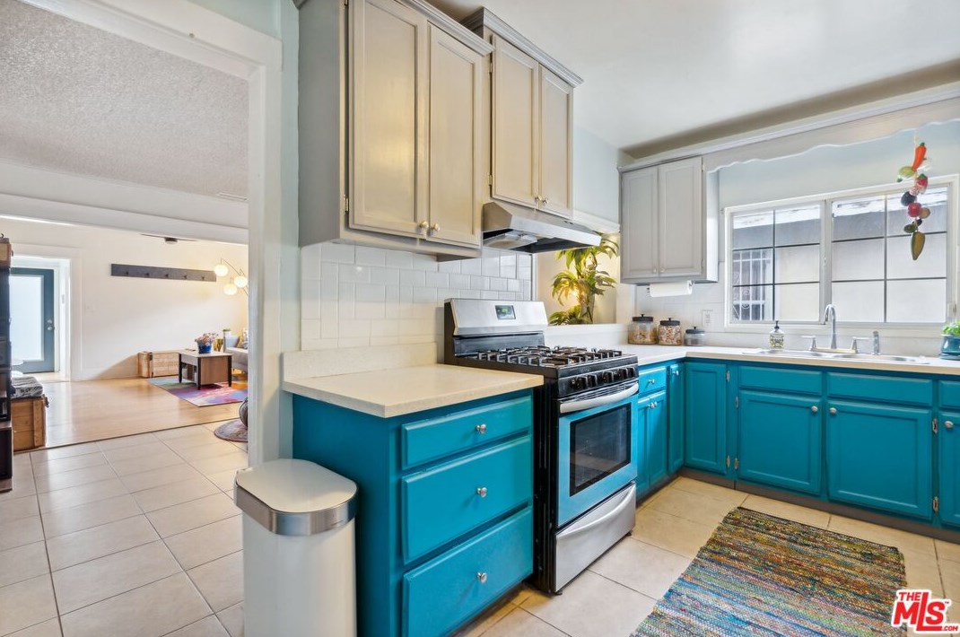 1457 35th St, Los Angeles CA  90018-3930 exterior