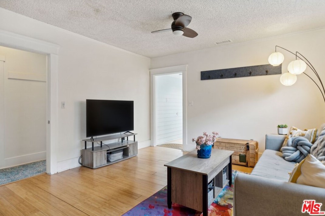 1457 35th St, Los Angeles CA  90018-3930 exterior