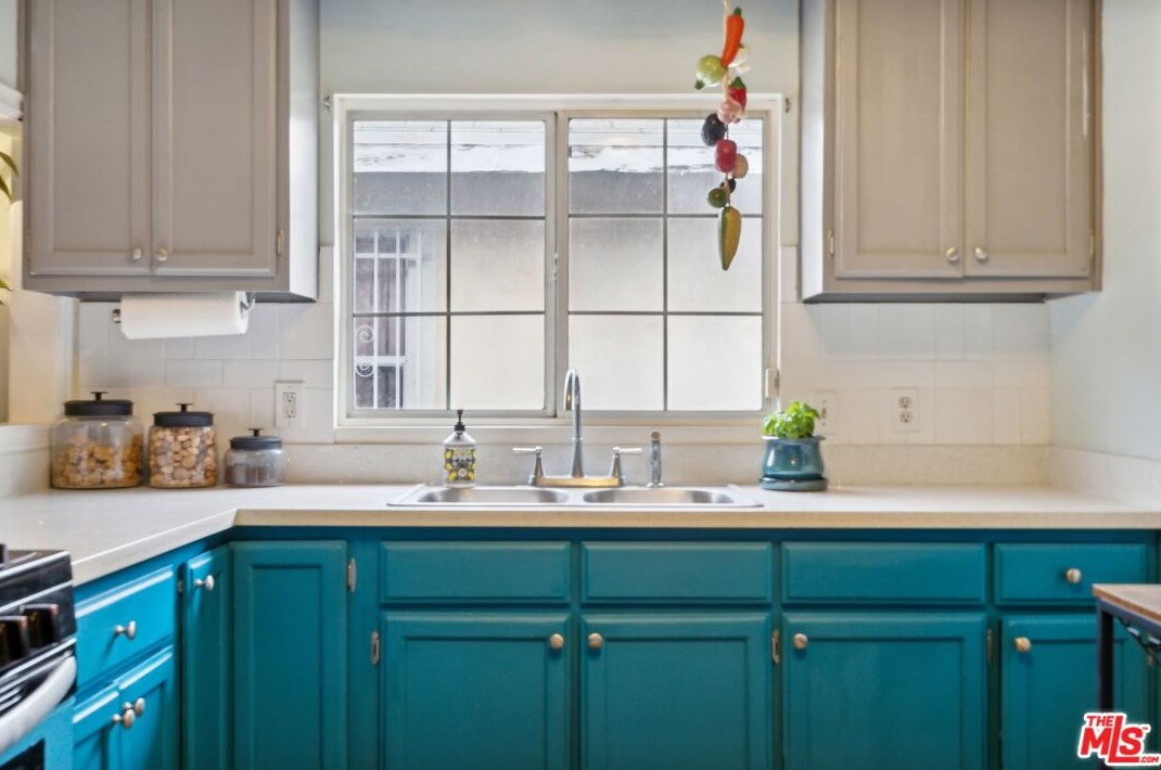 1457 35th St, Los Angeles CA  90018-3930 exterior