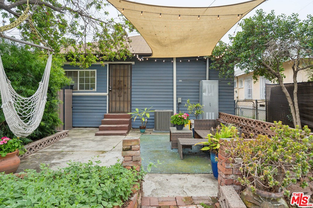 1457 35th St, Los Angeles CA  90018-3930 exterior