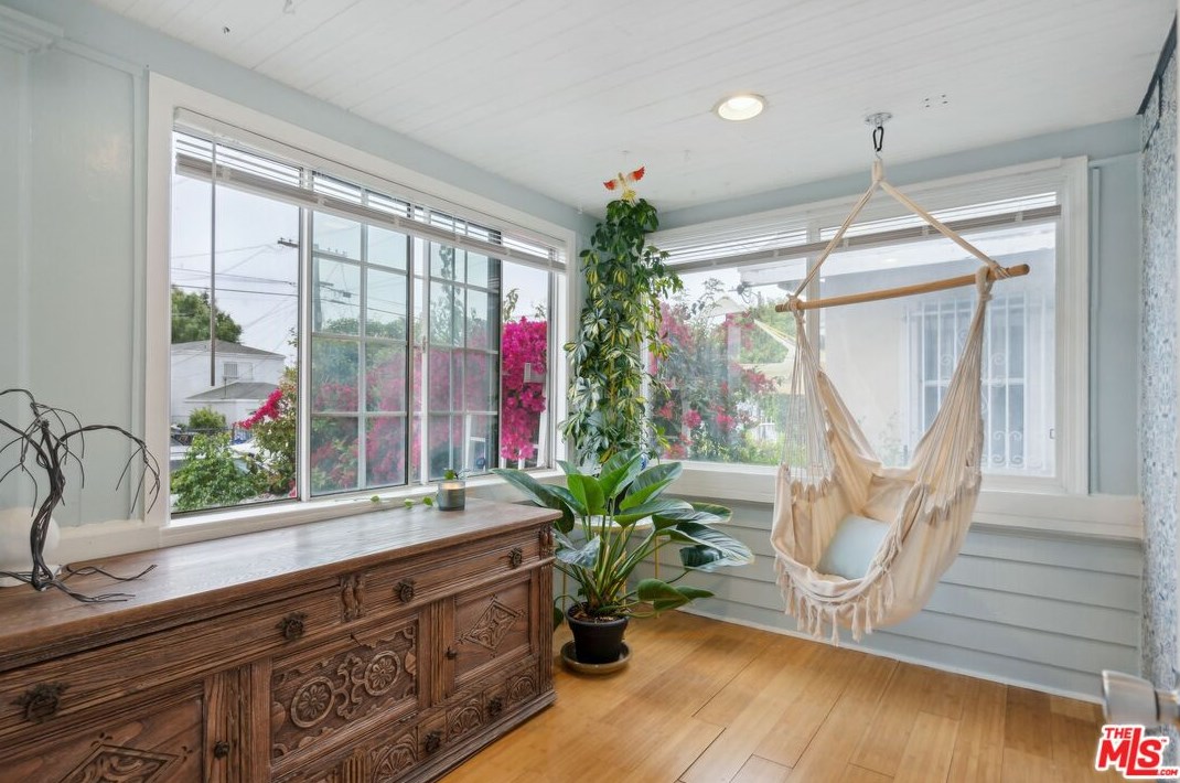 1457 35th St, Los Angeles CA  90018-3930 exterior