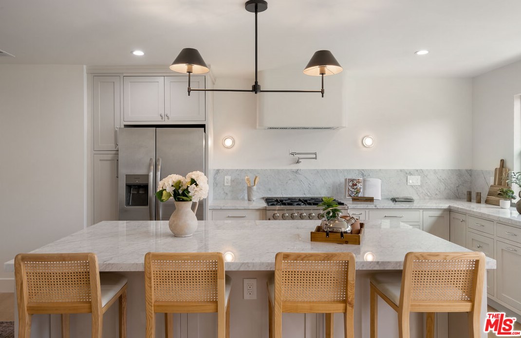 5742 Fallsgrove St, Los Angeles CA  90016-5029 exterior