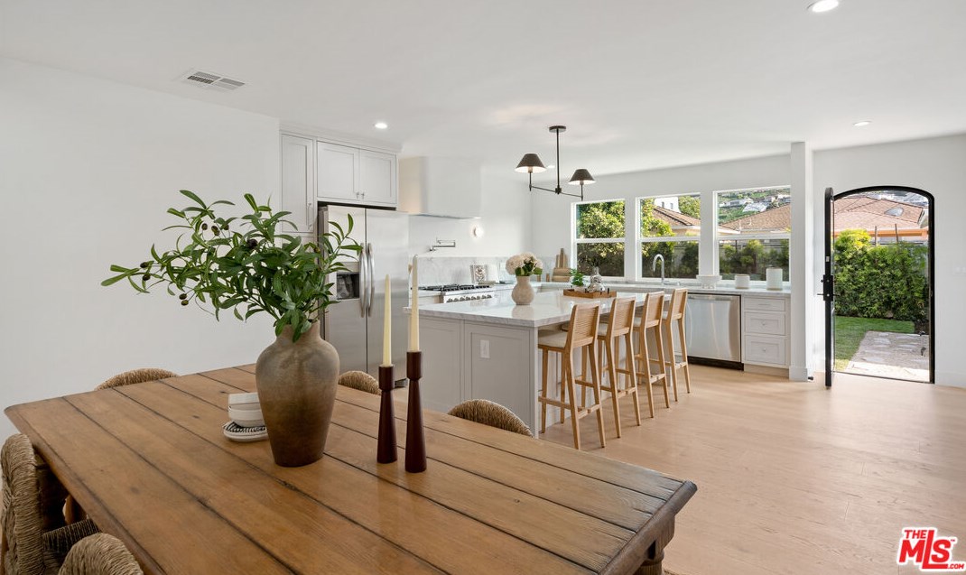 5742 Fallsgrove St, Los Angeles CA  90016-5029 exterior