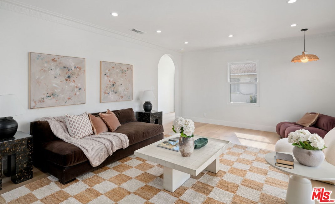 5742 Fallsgrove St, Los Angeles CA  90016-5029 exterior