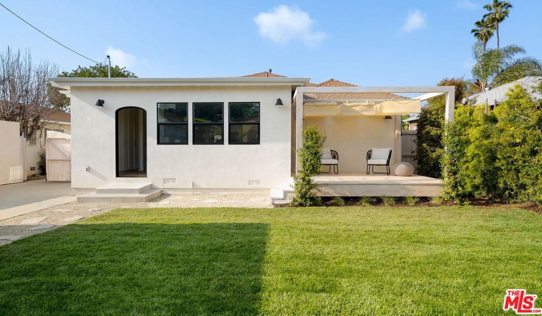 5742 Fallsgrove St, Los Angeles CA  90016-5029 exterior