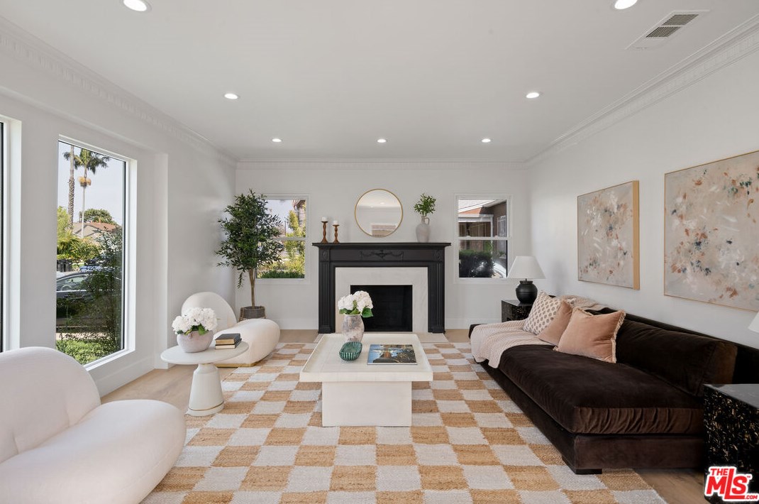 5742 Fallsgrove St, Los Angeles CA  90016-5029 exterior