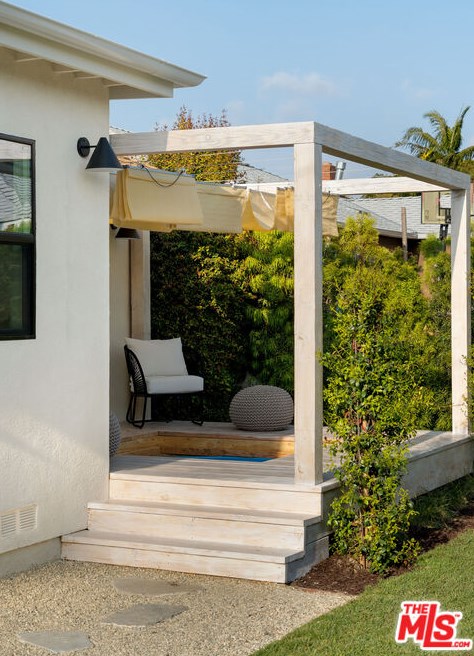 5742 Fallsgrove St, Los Angeles CA  90016-5029 exterior