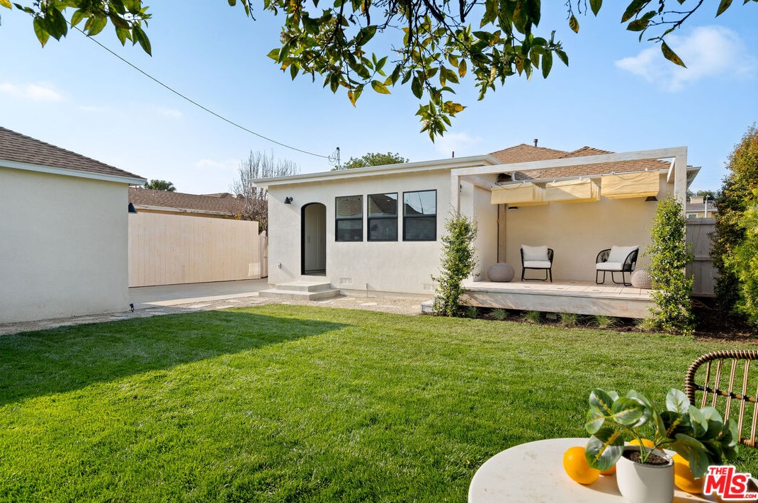 5742 Fallsgrove St, Los Angeles CA  90016-5029 exterior