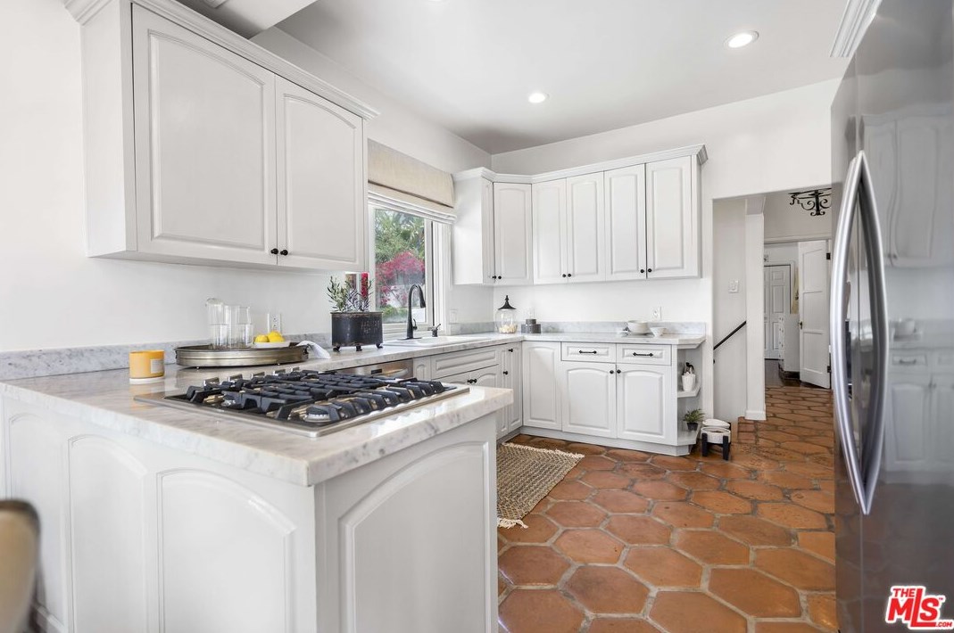 2162 Talmadge St, Los Angeles CA  90027-2921 exterior