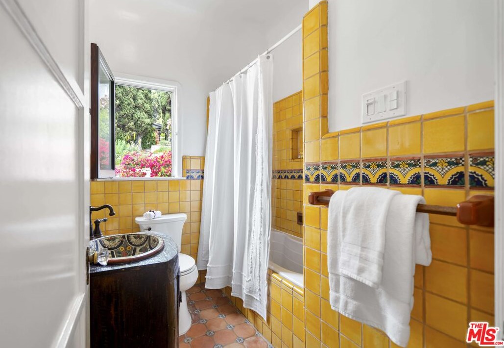 2162 Talmadge St, Los Angeles CA  90027-2921 exterior