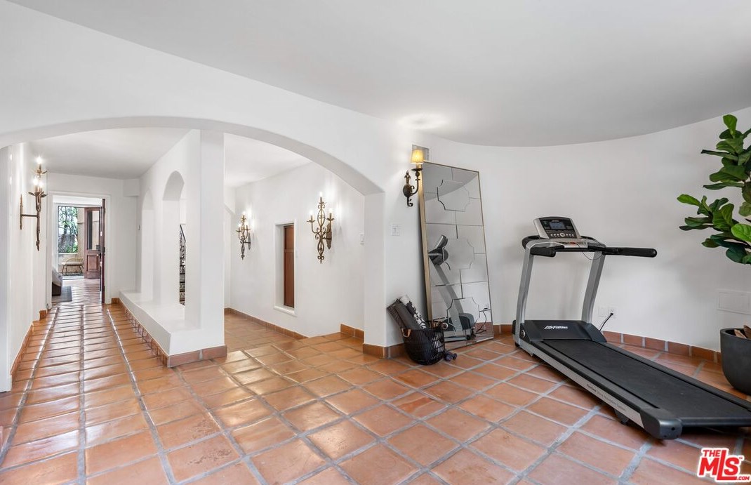 2162 Talmadge St, Los Angeles CA  90027-2921 exterior
