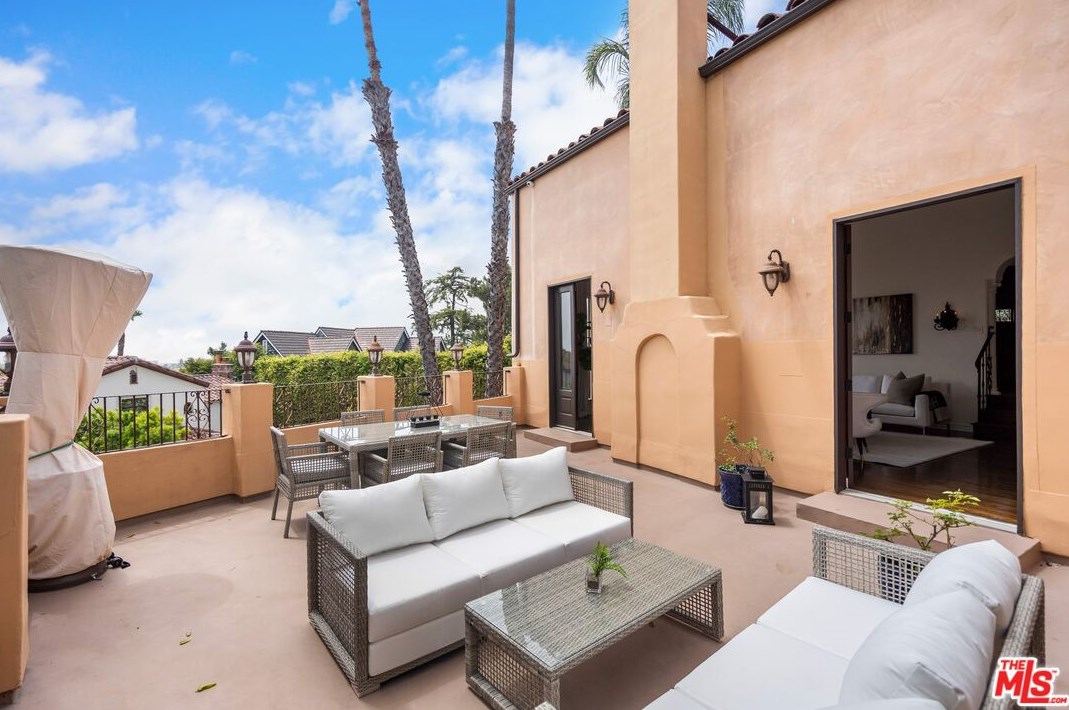 2162 Talmadge St, Los Angeles CA  90027-2921 exterior