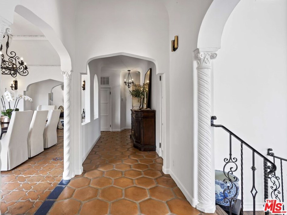 2162 Talmadge St, Los Angeles CA  90027-2921 exterior